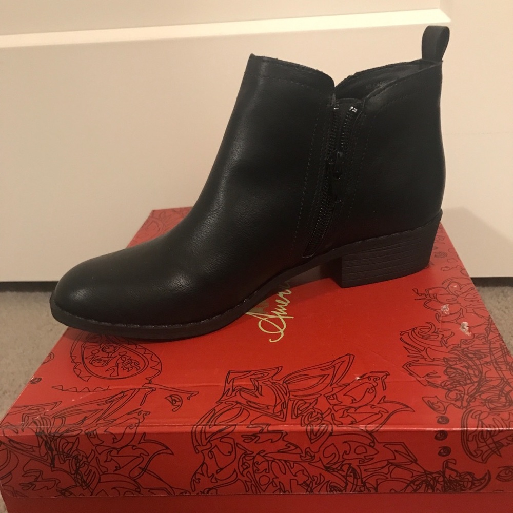 NWT American Rag Black boots